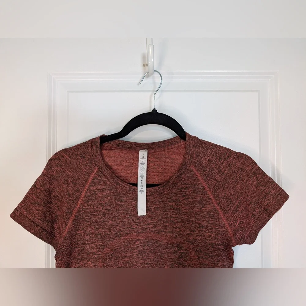 Lululemon Swiftly Tech Short Sleeve 2.0 Flare / Black Size 6